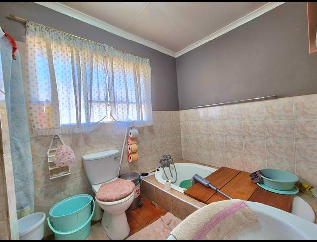 7 BEDROOM HOUSE FOR SALE IN DALVIEW